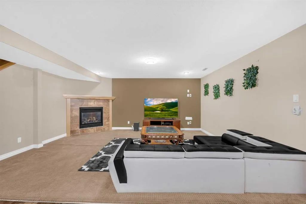 2407 Kingsland View SE