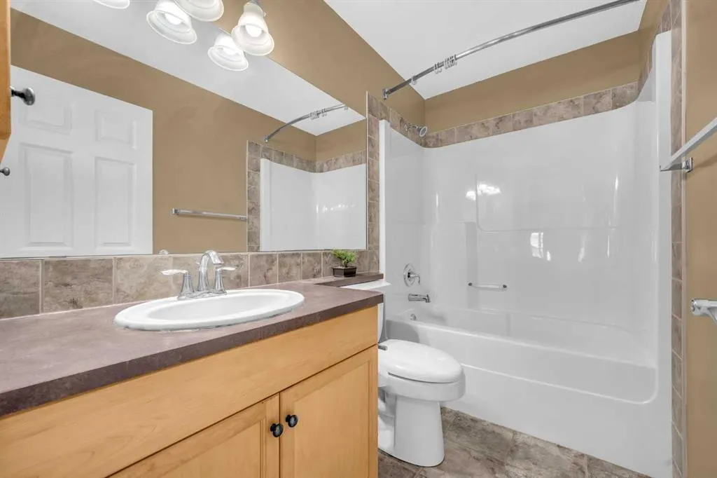 2407 Kingsland View SE