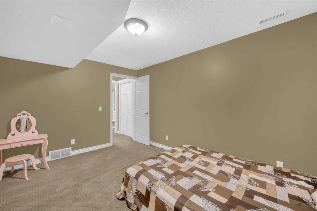 2407 Kingsland View SE