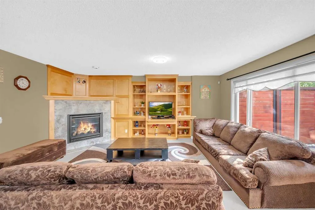 2407 Kingsland View SE