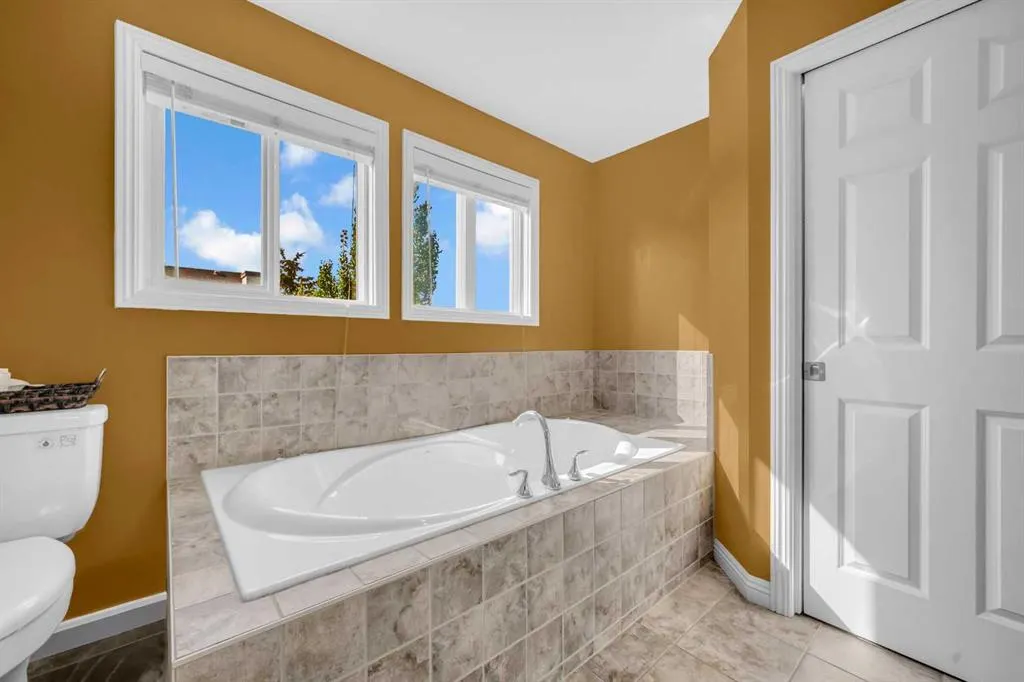 2407 Kingsland View SE