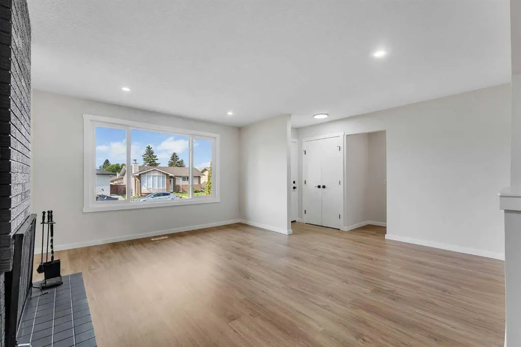 1271 Penedo Crescent SE