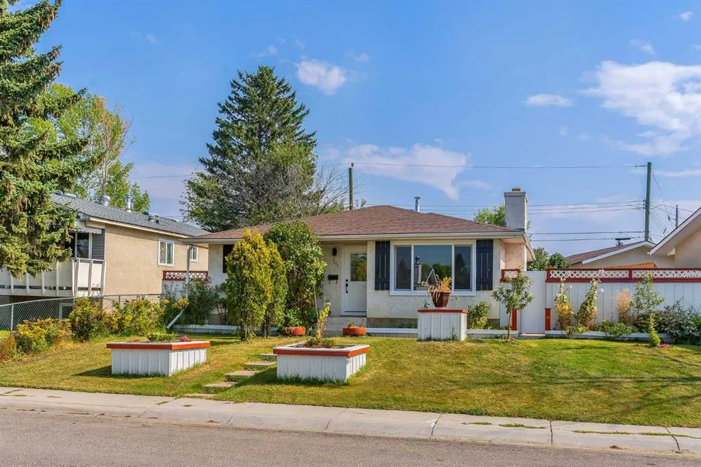 1271 Penedo Crescent SE