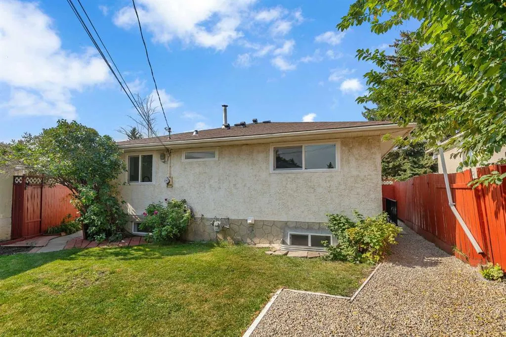 1271 Penedo Crescent SE