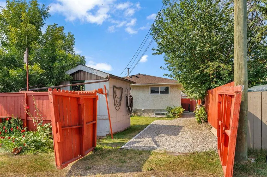 1271 Penedo Crescent SE