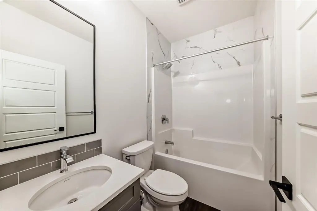 20 Lewiston View NE