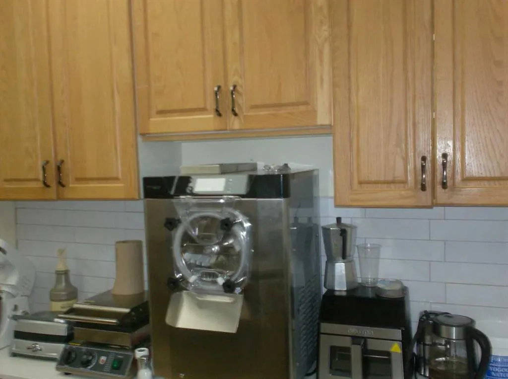 136 17 Avenue NE, #101