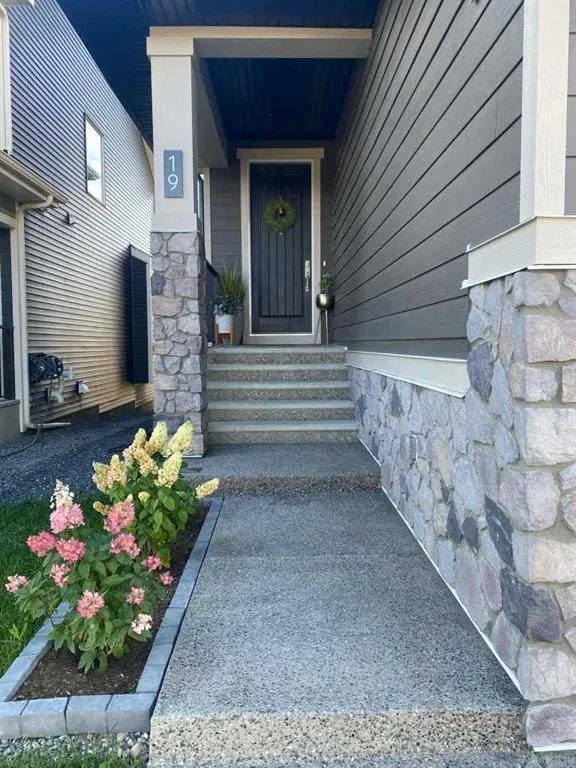 19 Sundown Crescent