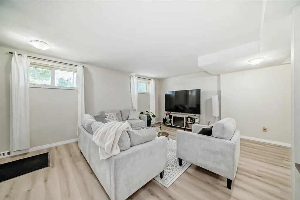 48 Fallingworth Court NE