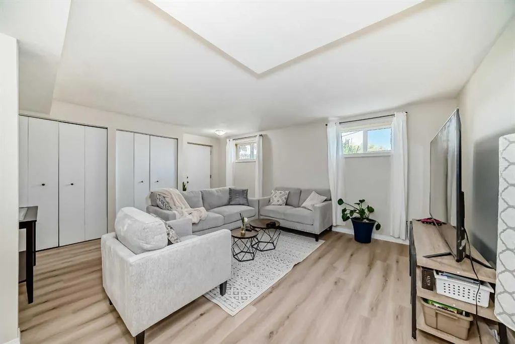 48 Fallingworth Court NE