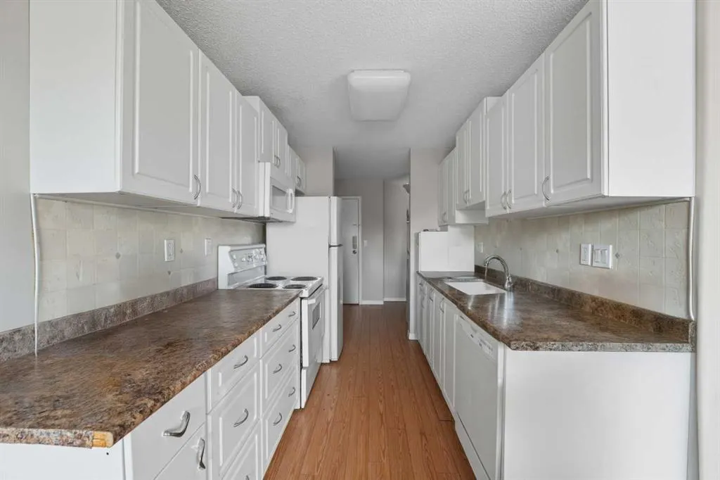 25 Robinson Avenue, #205