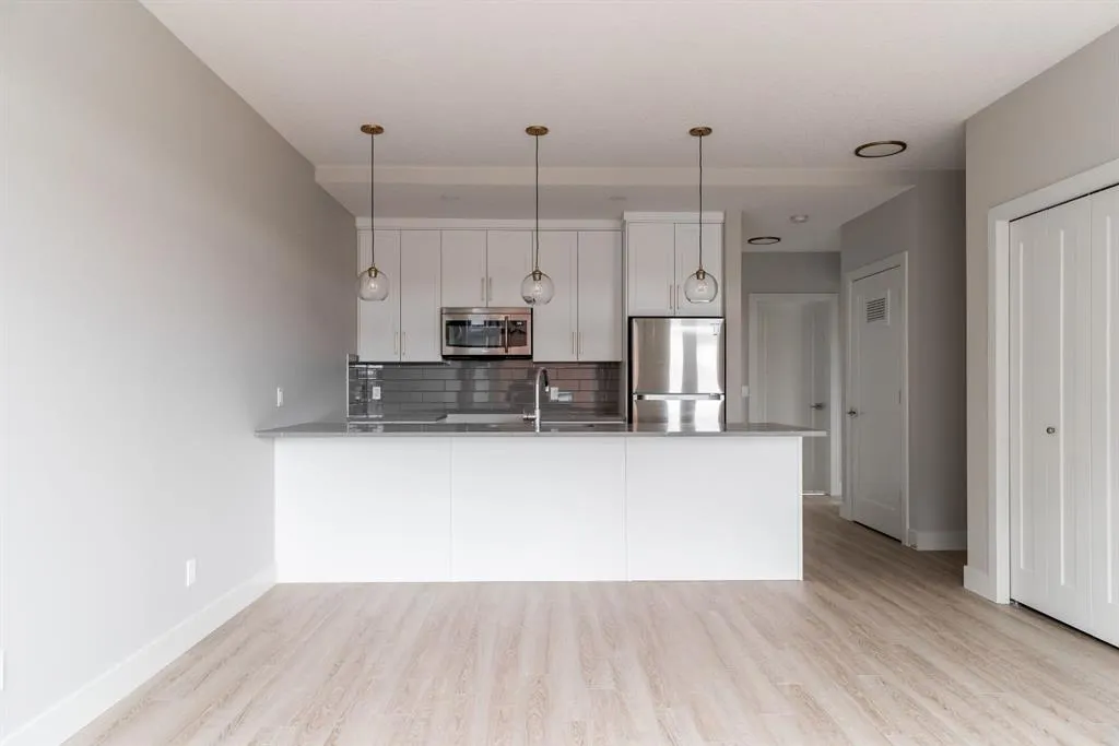 261 Royal Elm Road NW