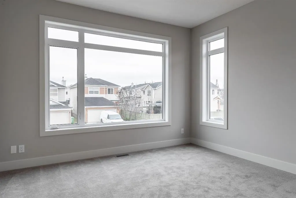 261 Royal Elm Road NW