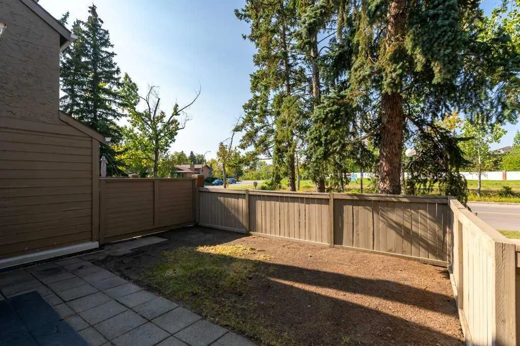 829 Coach Bluff Crescent SW, #104
