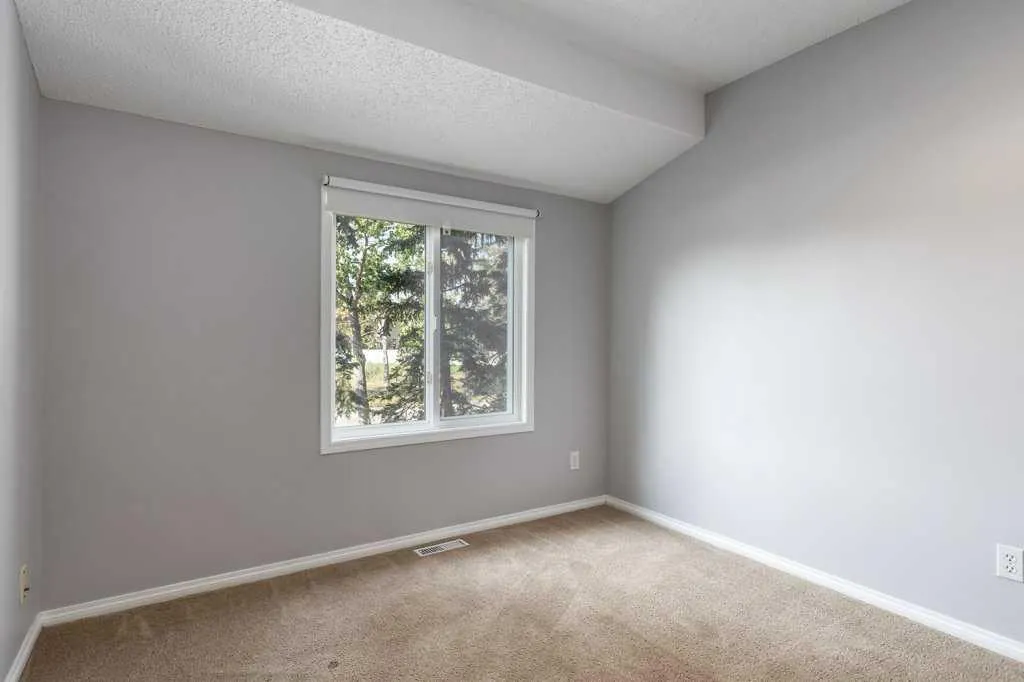 829 Coach Bluff Crescent SW, #104