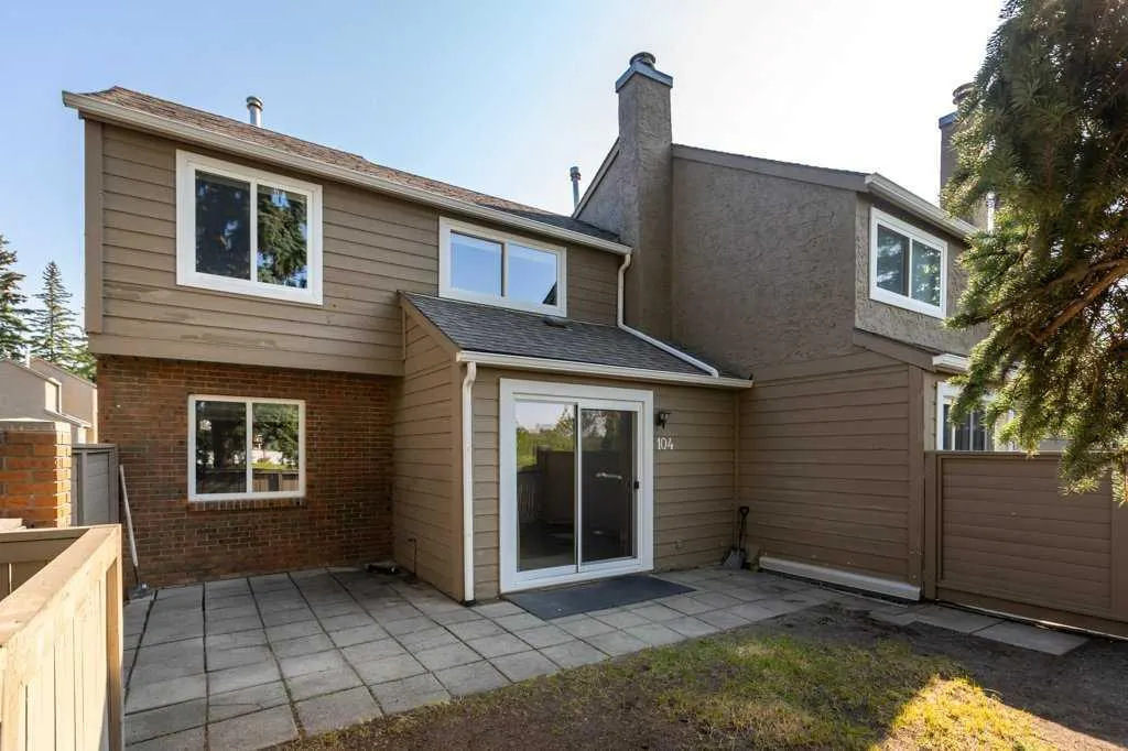 829 Coach Bluff Crescent SW, #104
