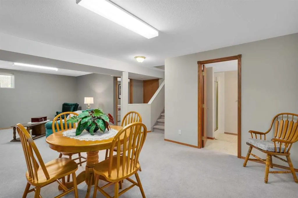 14 Andrews Close
