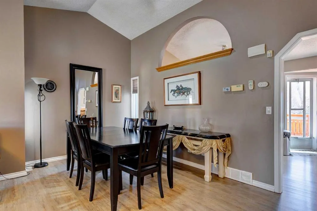 116 Macewan Ridge Close NW