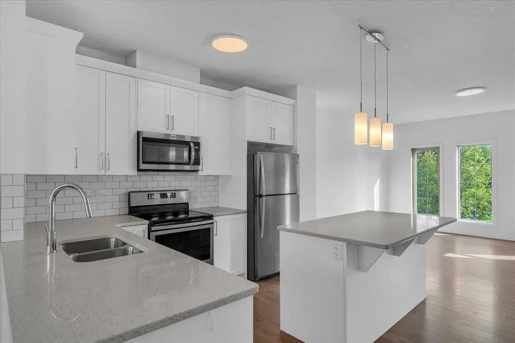 417 Legacy Boulevard SE