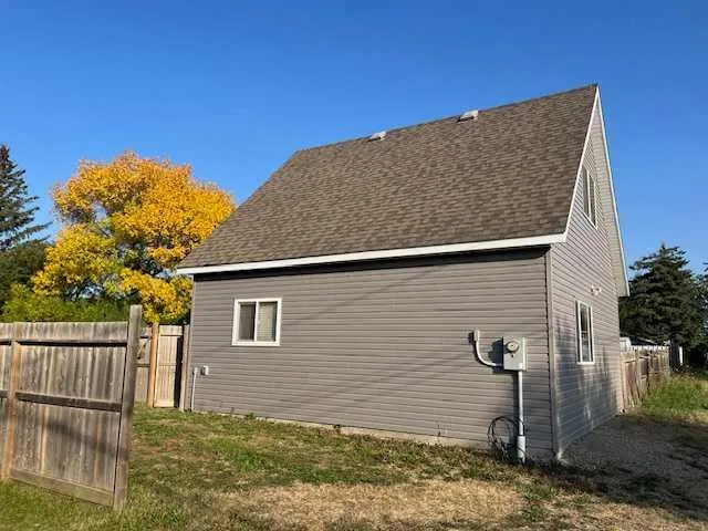 21 3 Avenue W