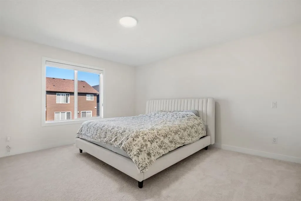 108 Carringsby Manor NW