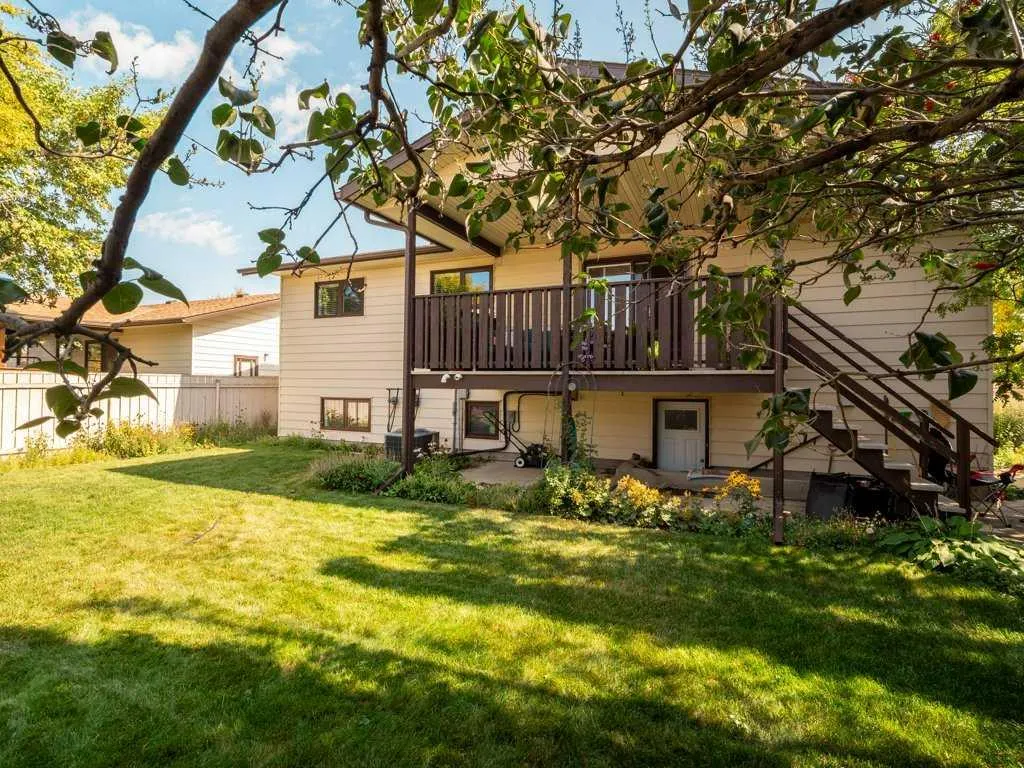 84 Elm Crescent S