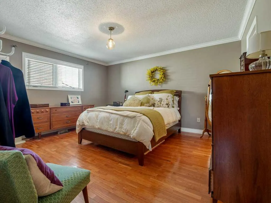 84 Elm Crescent S