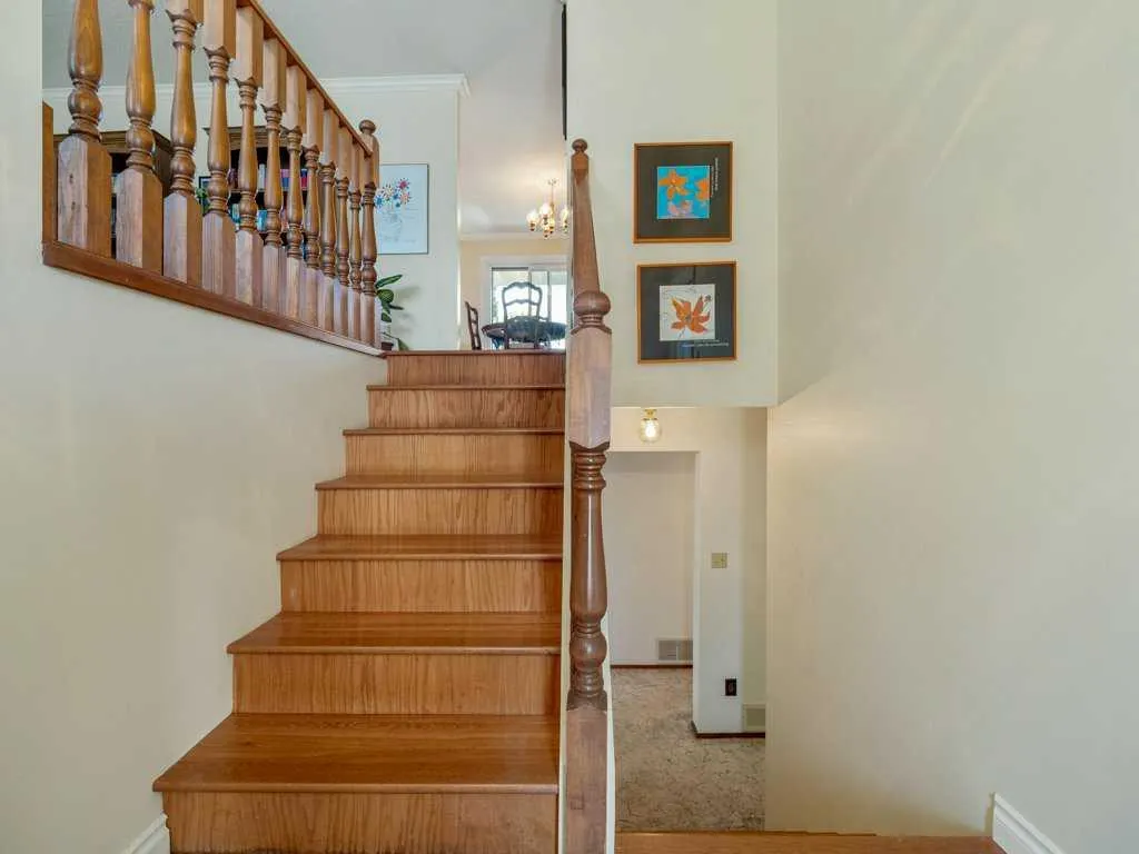 84 Elm Crescent S