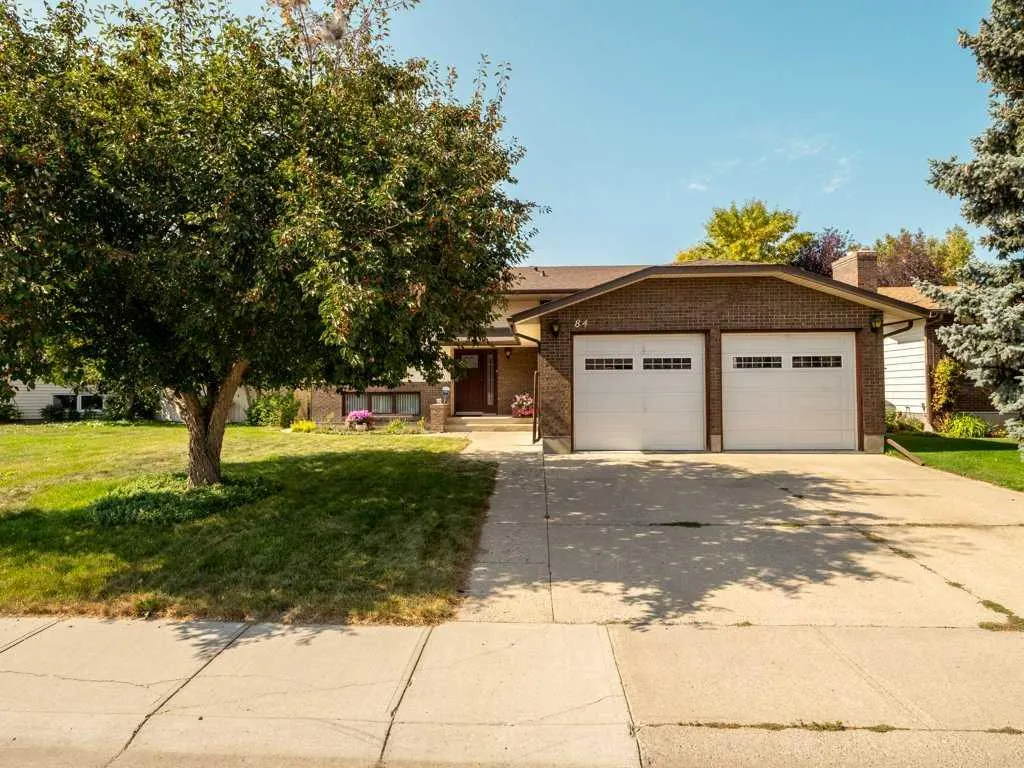 84 Elm Crescent S