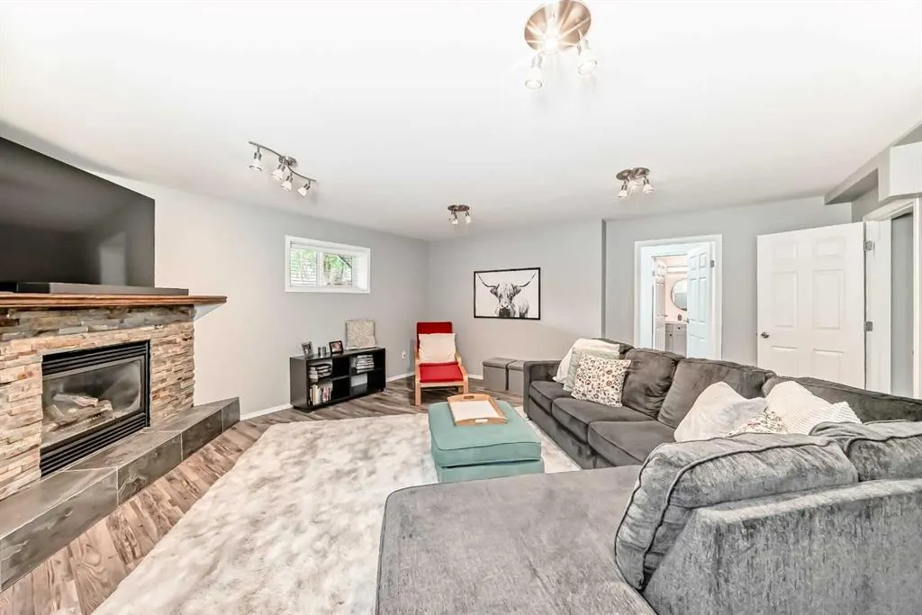 47 Willowbrook Drive NW