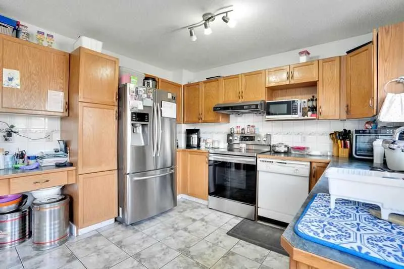8 MARTIN CROSSING Crescent NE