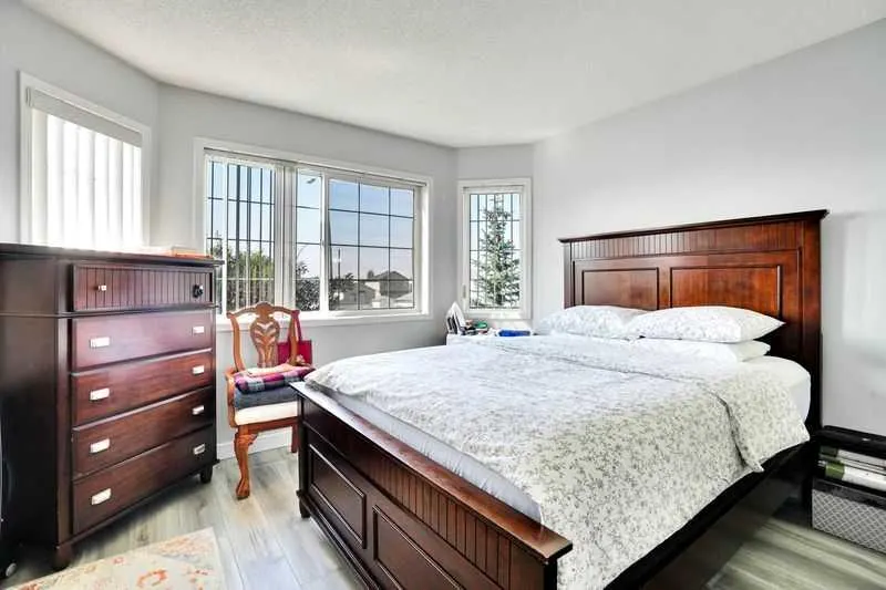 8 MARTIN CROSSING Crescent NE