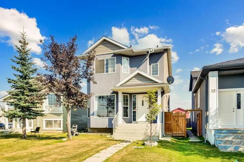 8 MARTIN CROSSING Crescent NE