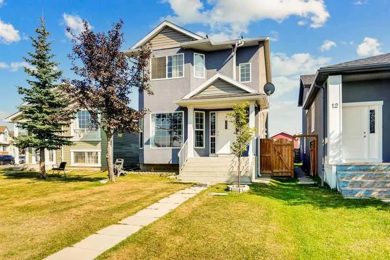 8 MARTIN CROSSING Crescent NE