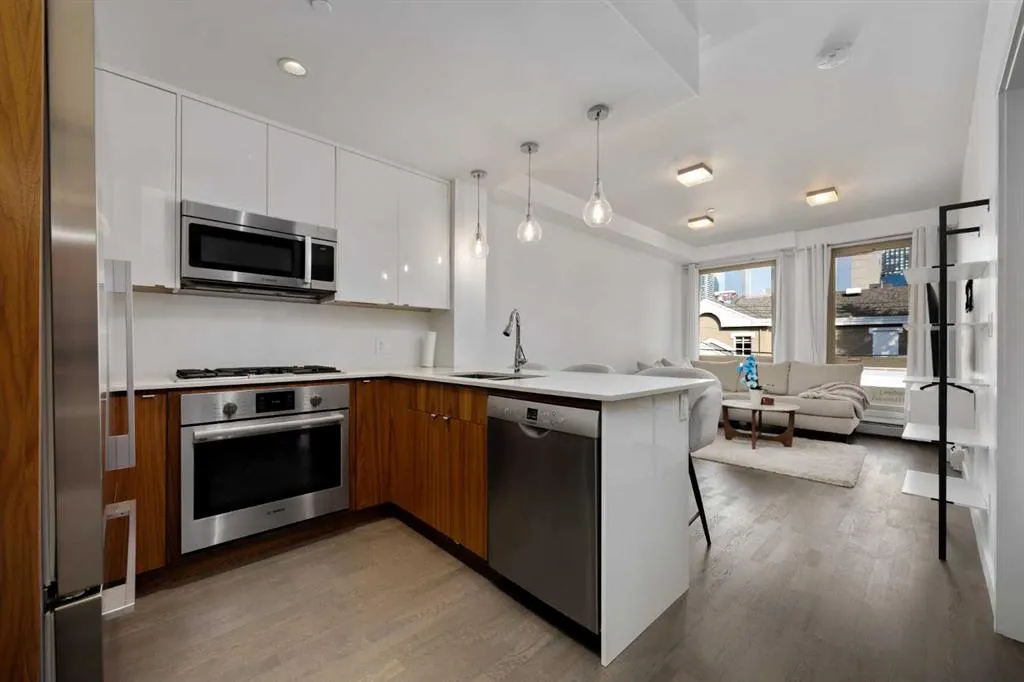 305 18 Avenue SW, #204
