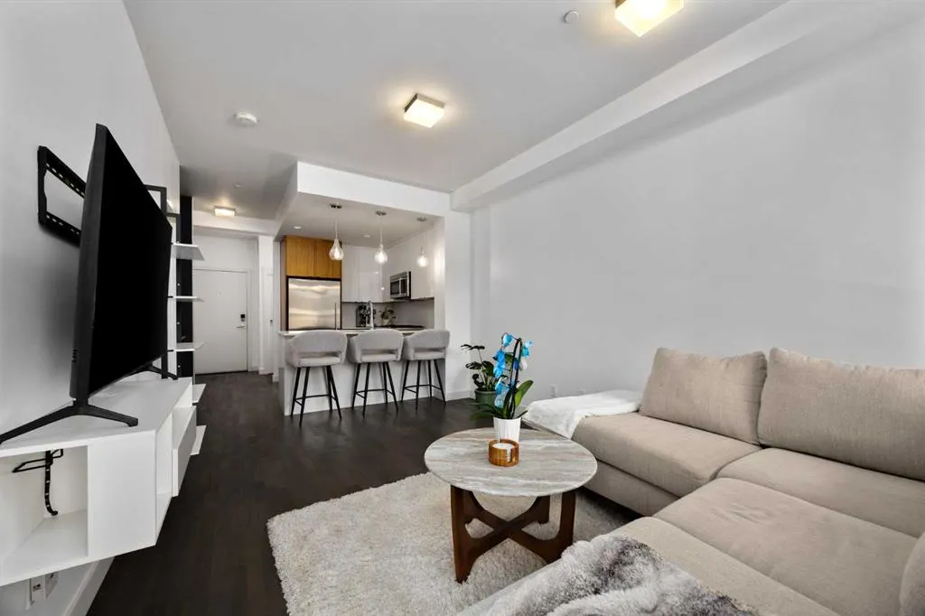 305 18 Avenue SW, #204