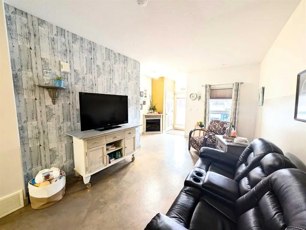 200 Lougheed Drive, #7112