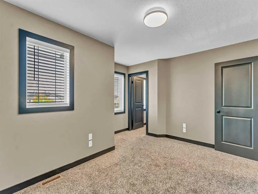 47 Southlands Boulevard SE