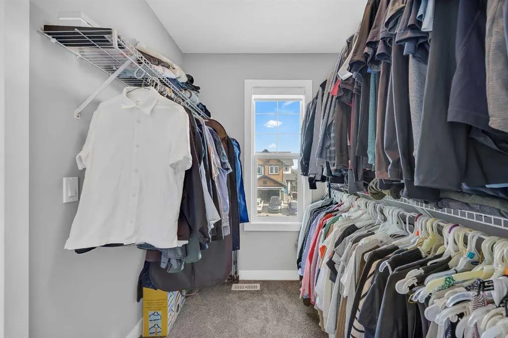 199 Evansglen Circle NW