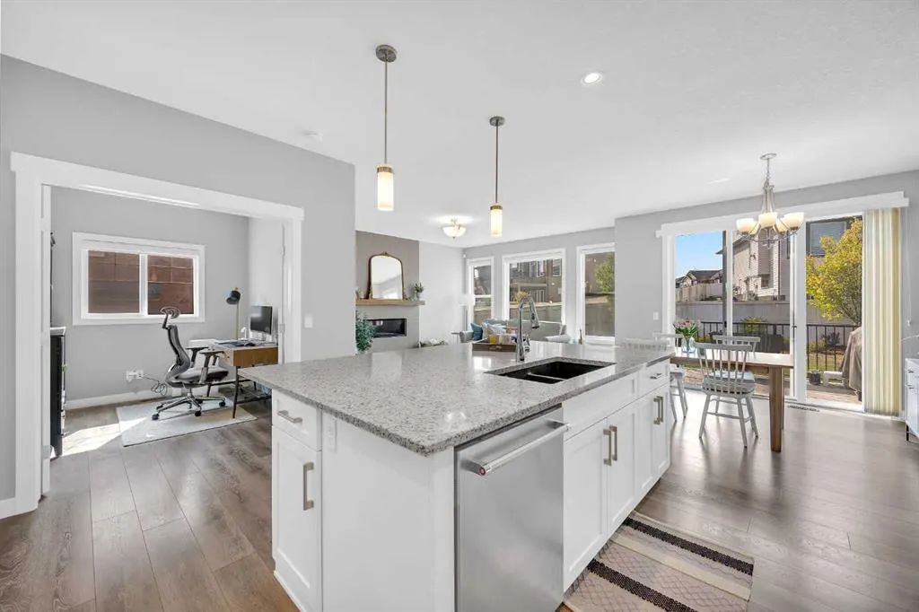 199 Evansglen Circle NW