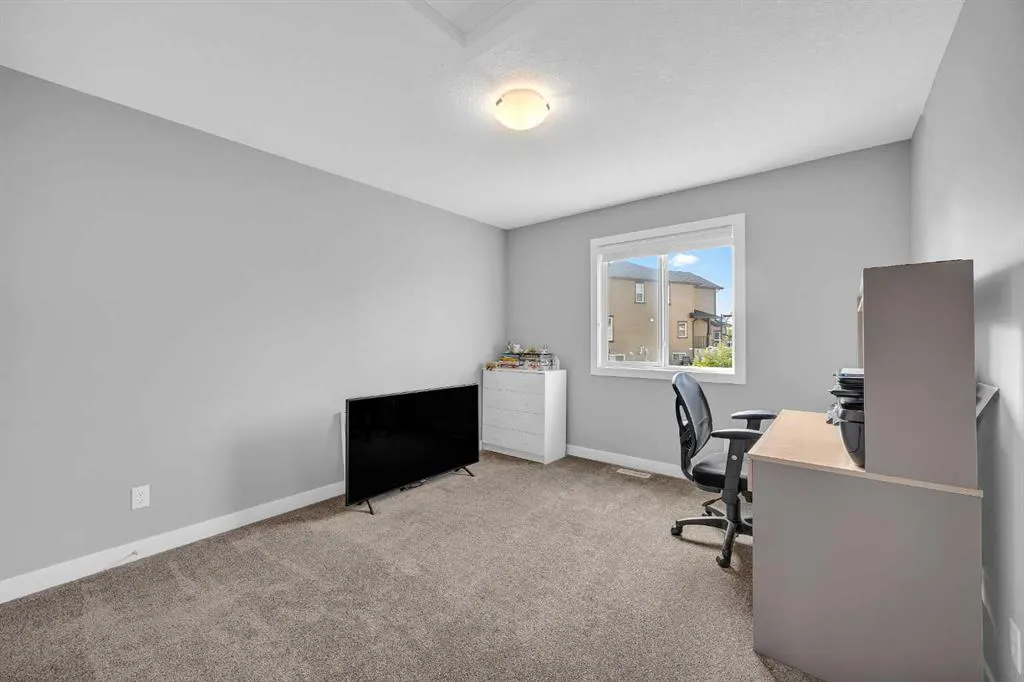 199 Evansglen Circle NW