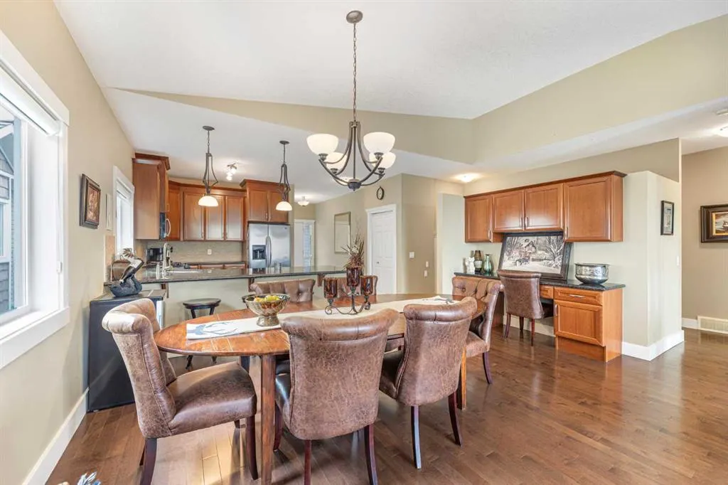 533 Rocky Vista Gardens NW