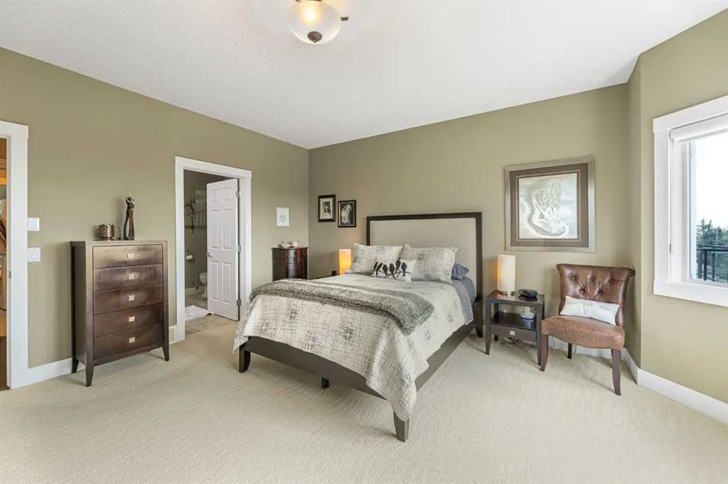 533 Rocky Vista Gardens NW