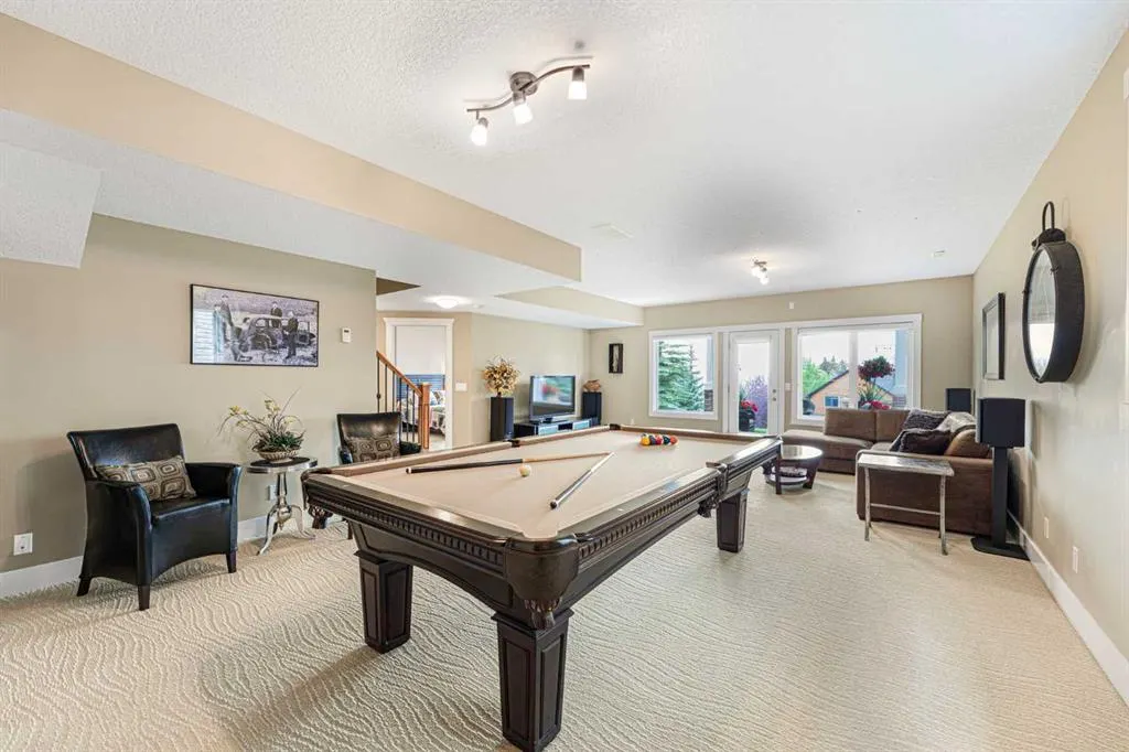 533 Rocky Vista Gardens NW