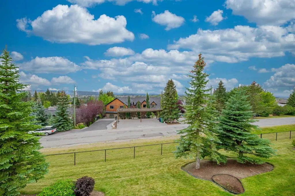 533 Rocky Vista Gardens NW