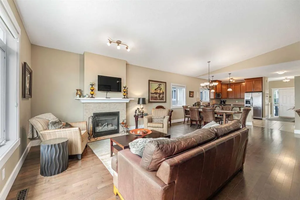 533 Rocky Vista Gardens NW