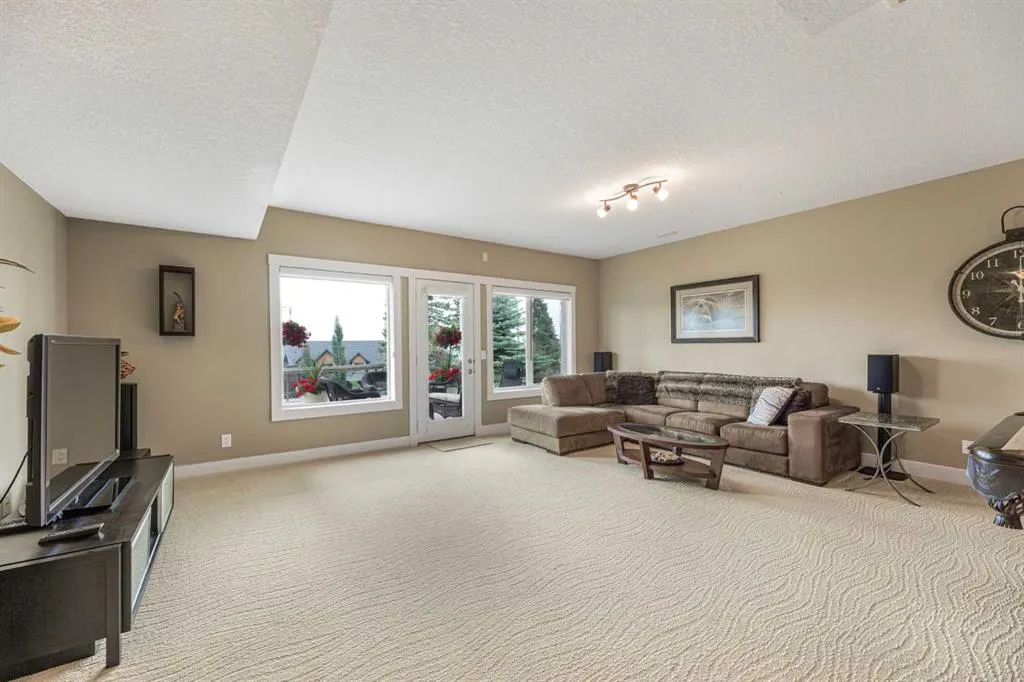 533 Rocky Vista Gardens NW