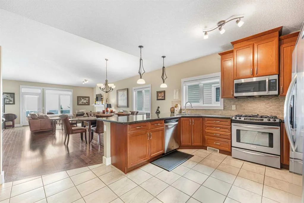 533 Rocky Vista Gardens NW
