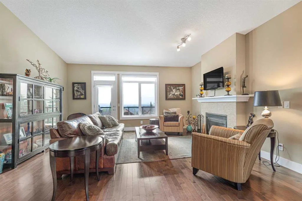 533 Rocky Vista Gardens NW