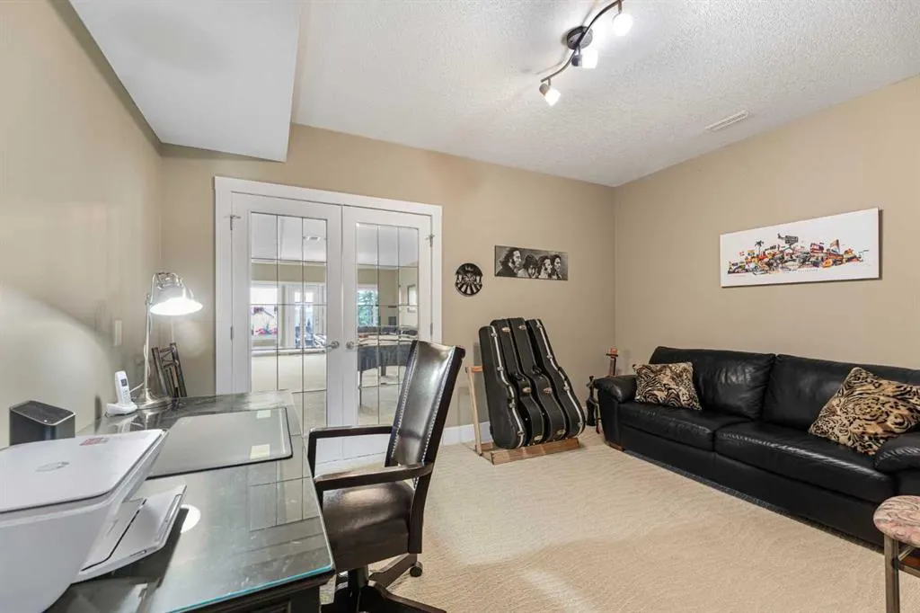 533 Rocky Vista Gardens NW